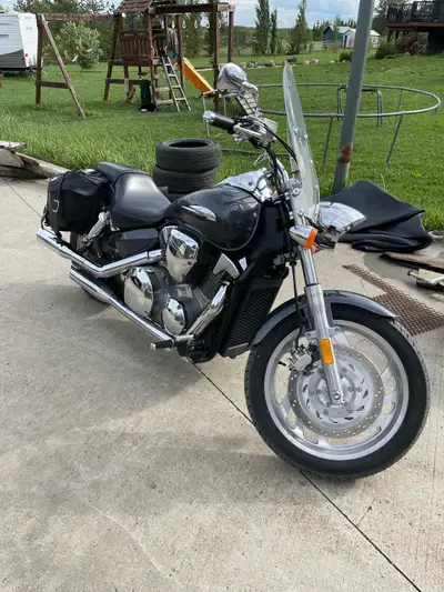 2006 1300 cc 19500 km. Saddle bags. Quick release windshield. Honda power and reliablility. Sounds f...