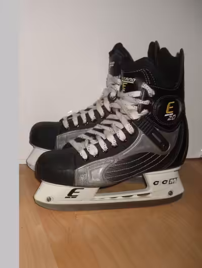 Patins _ CCM Externo E20 _ skates size 7E pour 8 US men/ 9 fem In very good condition. Comfortable h...