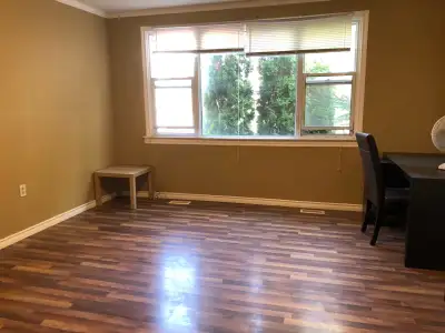 Just Minutes to Queen’s university,nice and spacious 2 bedrooms apartment on the second floor, washe...