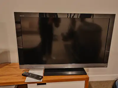Sony BRAVIA 40" LCD TV - KDL-40EX500 - 1080p - No Issues, View more