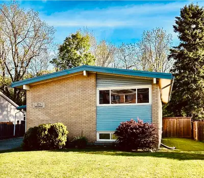 MOVE-IN READY RARE RAVINE WALK-OUT 3+2 BEDROOM $789,000 Welcome to this beautifully upgraded 3+2 bed...