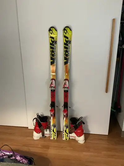 Downhill skis, View more