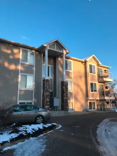 2 Bed, 1 bath Apartment Suite in Ideal Location