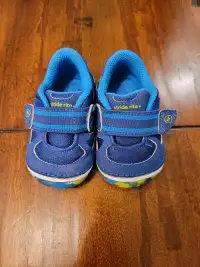 Toddler size 3.5 Medium Stride Rite Sneakers