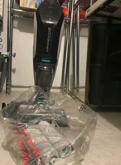 Aspirateur Presque neuf utilisé quelque fois avec 3 brosses d’échanges