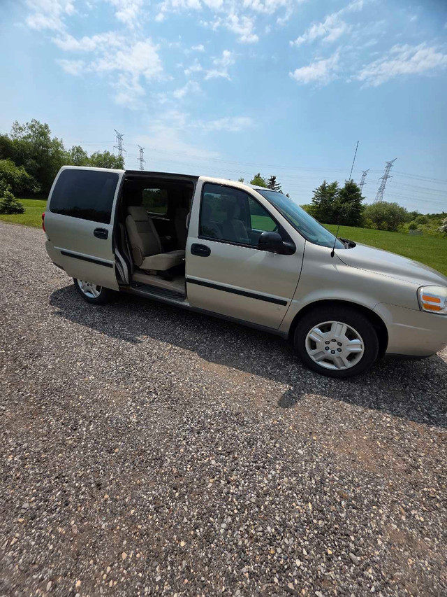 2008 CHEVROLET UPLANDER in Cars & Trucks in Oakville / Halton Region - Image 2