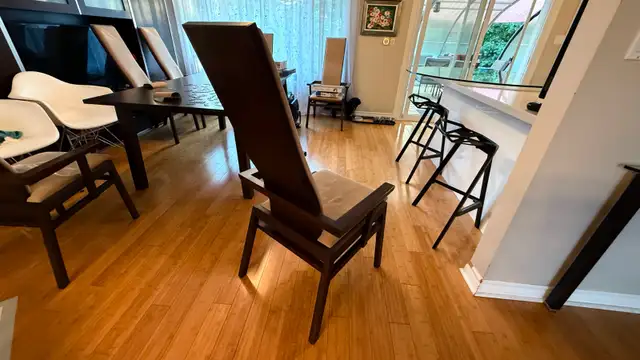 DINING ROOM CHAIRS, SOLID WOOD, SET OF 6, IN VERY GOOD CONDITION in Chairs & Recliners in City of Toronto - Image 3