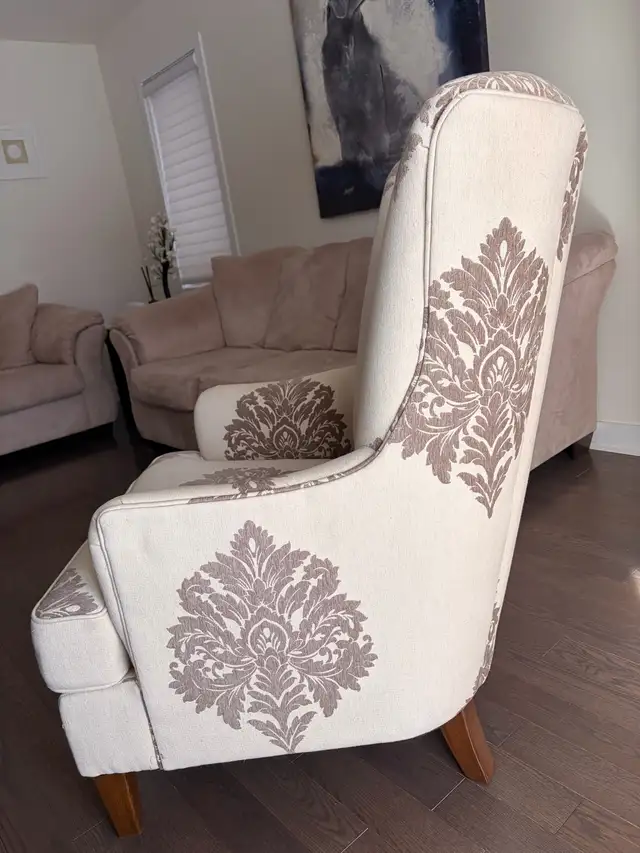 Elegant Accent Armchair – Solid Wood Legs  in Chairs & Recliners in Markham / York Region - Image 3