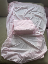 Flat crib sheet with elastic at the bottom pink. Made in Italy. 