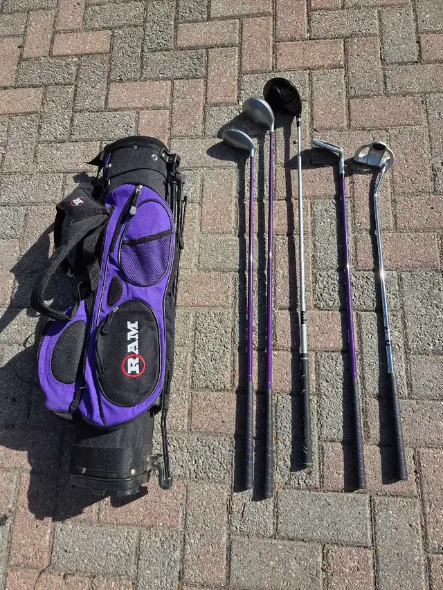 Kids Set of Golf Clubs with Stand Bag in Golf in Barrie - Image 3
