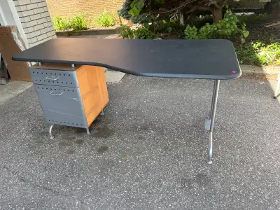 ikea galant desk in Buy & Sell in Toronto (GTA) | Kijiji Marketplaces