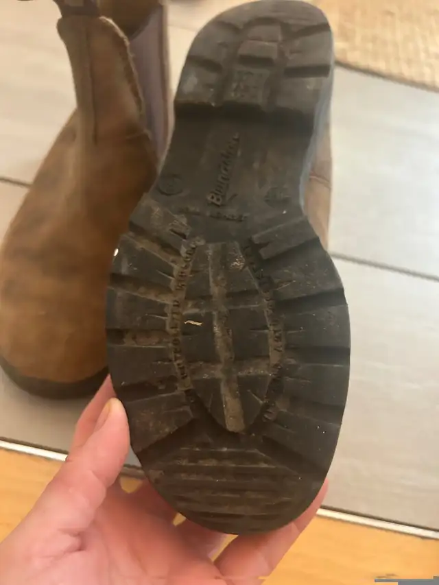 Blundstones  youth in Kids & Youth in Dartmouth - Image 3