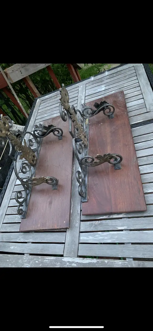 2 Piece Antique Dark wood Shelves and Horse Books Stand in Bookcases & Shelving Units in Mississauga / Peel Region - Image 4