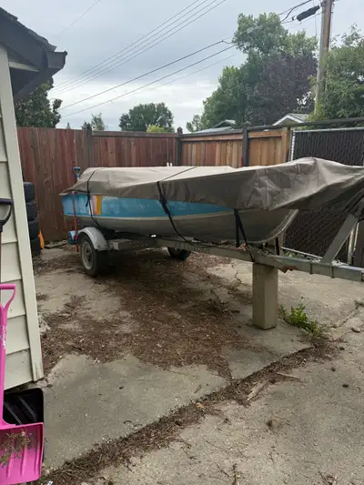 One of the fastest 12’ boats on the water, being pushed by a 15 horse mercury you’ll be SCOOTIN. Wel...