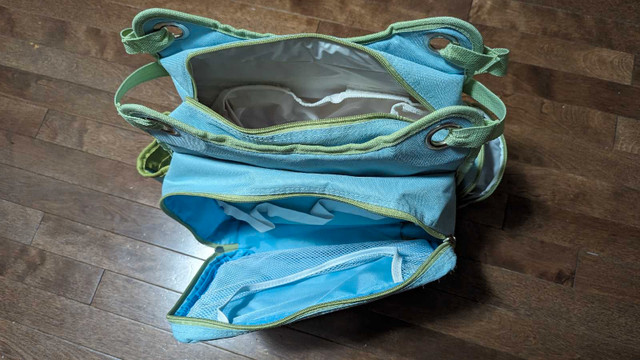 Diaper Bag in Bathing & Changing in Calgary - Image 2