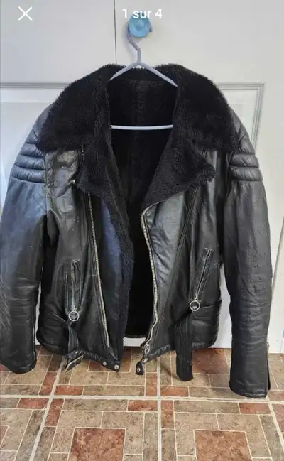 Manteau style Aviateur en vrai cuir Grandeur Médium, Vintage., View more
