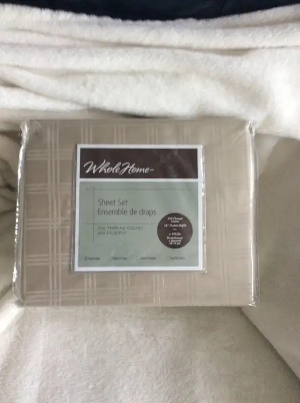 Twin Size Fitted Bed Sheet - New in Bedding in City of Toronto - Image 2