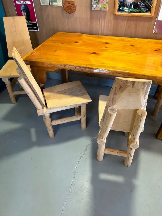 rustic table and chairs in Dining Tables & Sets in Yarmouth - Image 2