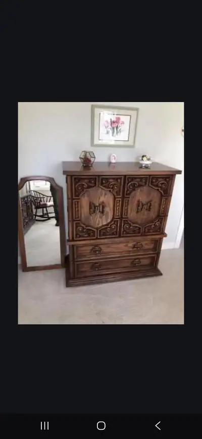 Beautifully designed and detailed. Vintage Kroehler bedroom set. Solid construction and stylish, vin...