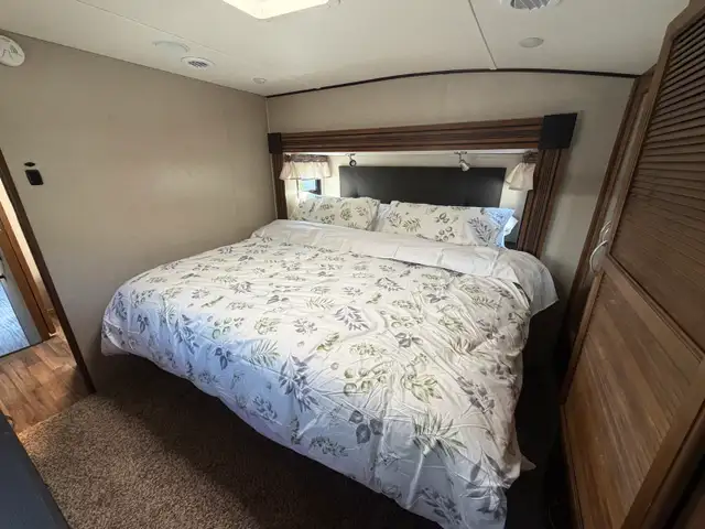 2018 36ft Fifth Wheel for sale in Travel Trailers & Campers in Quesnel - Image 7