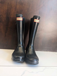 Kids size 4 Hunter rain boots 