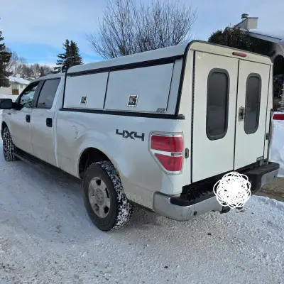 2011 Ford F-150 XLT 5.0L Gas 4x4 Truck, automatic runs like a new truck, great condition, with tons...