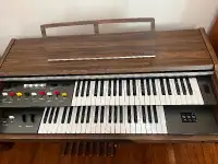 Beautiful vintage organ
