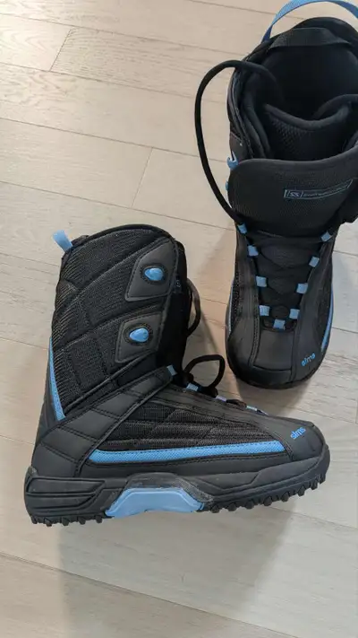 Bottes planche neige, snowboard boots. Sims. 8 US, femmes/women, View more