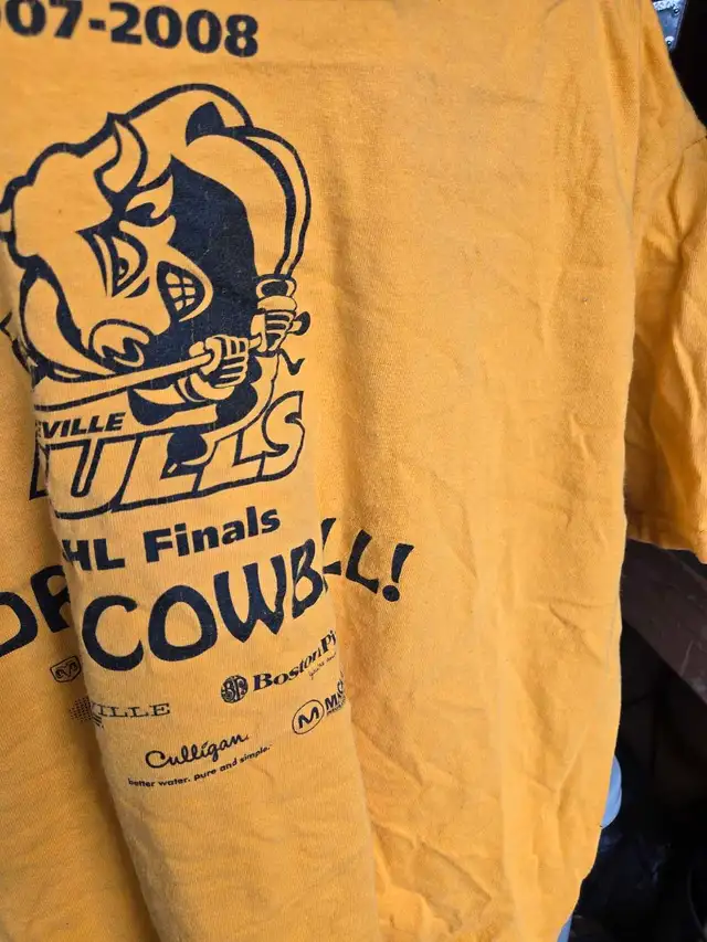 Belleville Bulls T-Shirt in Men's in Belleville - Image 3