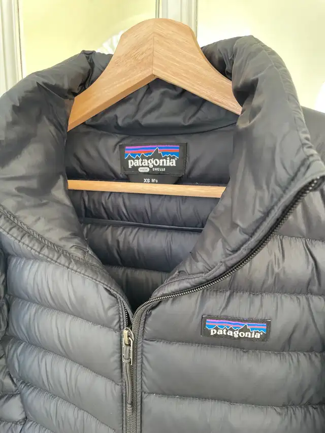 Patagonia down sweater men’s XS mint in Men's in City of Toronto - Image 3