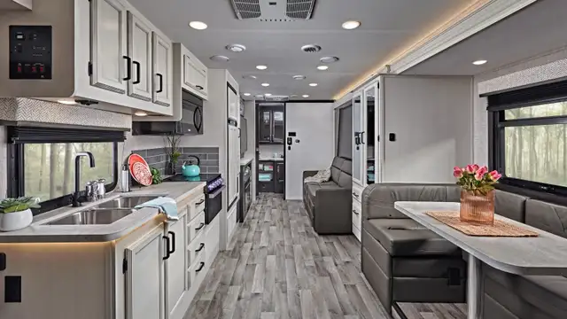 2022 Jayco Red Hawk 26M Class C - low kms in RVs & Motorhomes in Victoria - Image 3