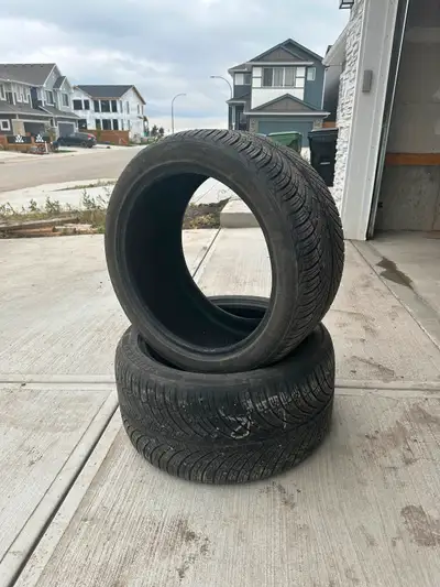 Selling a pair of all seasons tires that were only used for one season (summer). They’re still in ve...