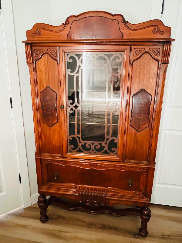 Krug Bros. Co. Ltd. Antique China Cabinet in Hutches & Display Cabinets in Calgary