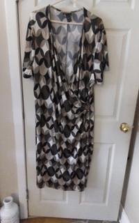 WOMAN'S SHORT SLEEVE DRESSES - SIZE 4X - WASHABLE - $10 EACH