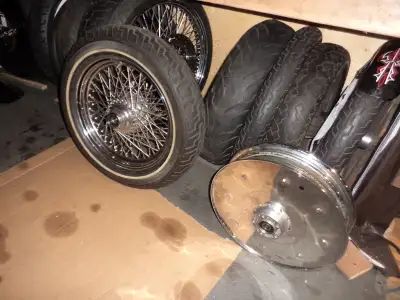 pneu de 16" avant ou arriere pneu de 21'' rim aussi front fender 19''black 60.$ or 21'' bleu fender...
