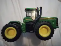 John Deere diecast 1/16 tractor 9320 mint condition