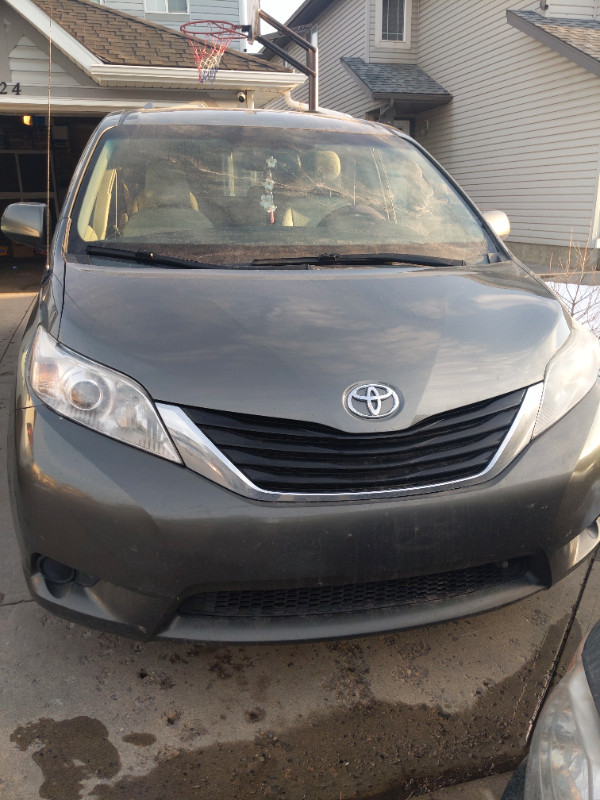 Toyota Sienna 2012 for sale in Cars & Trucks in Calgary - Image 3