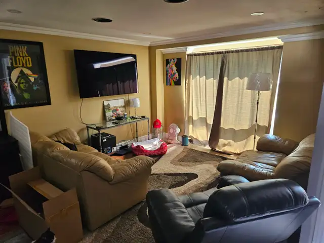 Room for rent in old Barrhaven for August 1. in Room Rentals & Roommates in Ottawa - Image 6