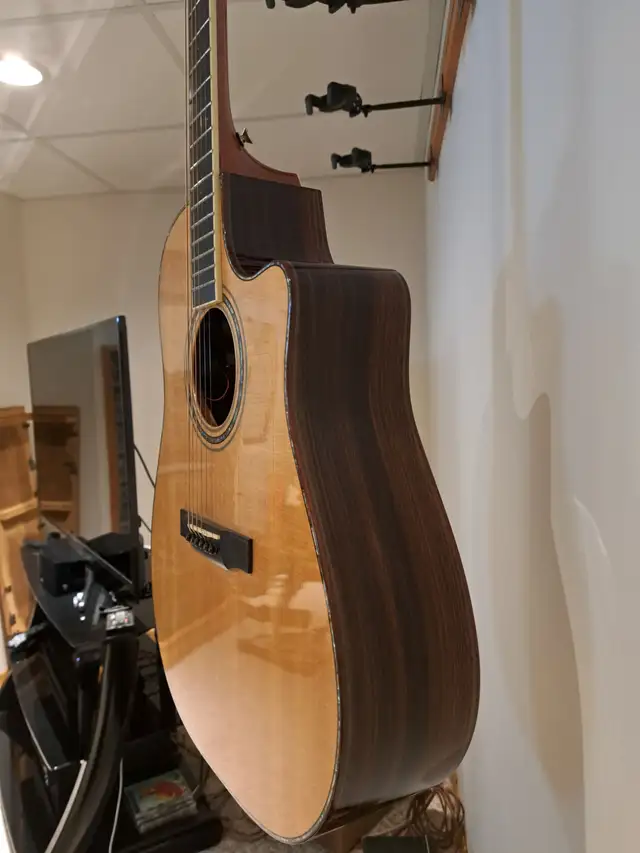 Larrivee DV-10 Acoustic Electric Cutaway Guitar in Guitars in Thunder Bay - Image 6
