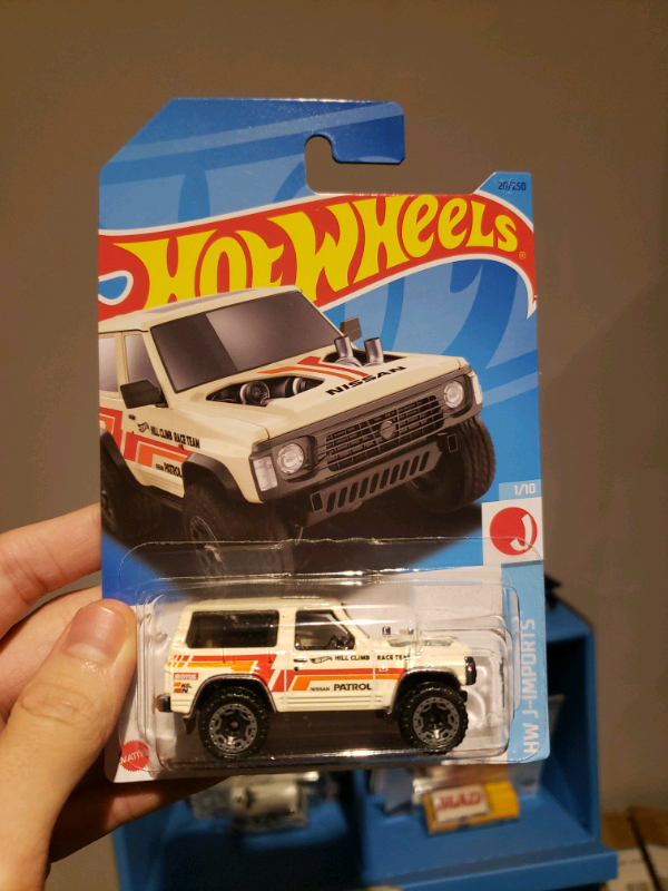 Hot wheels Nissan Patrol Custom Truck white in Arts & Collectibles in Markham / York Region - Image 2