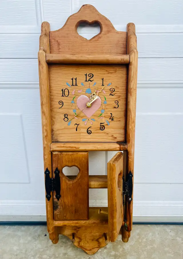 Vintage Wall Wooden Cabinet Heart Cutouts Clock Handmade Hanger in Home Décor & Accents in Gatineau - Image 4