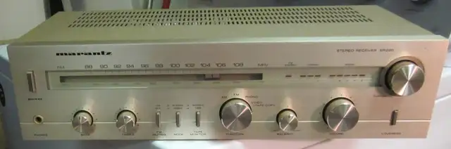 Vintage Marantz SR 220 stereo receiver amplifier in Arts & Collectibles in Guelph - Image 8