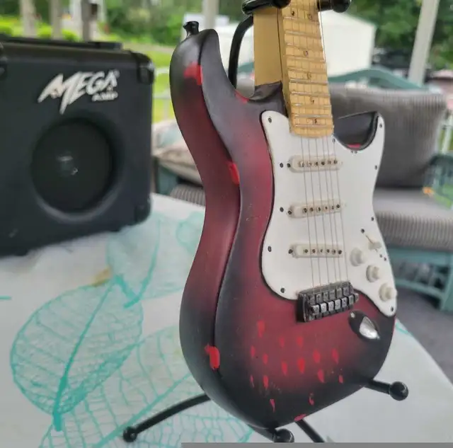 Banque guitare style Fender Strat"RARE" in Guitars in Sherbrooke - Image 9