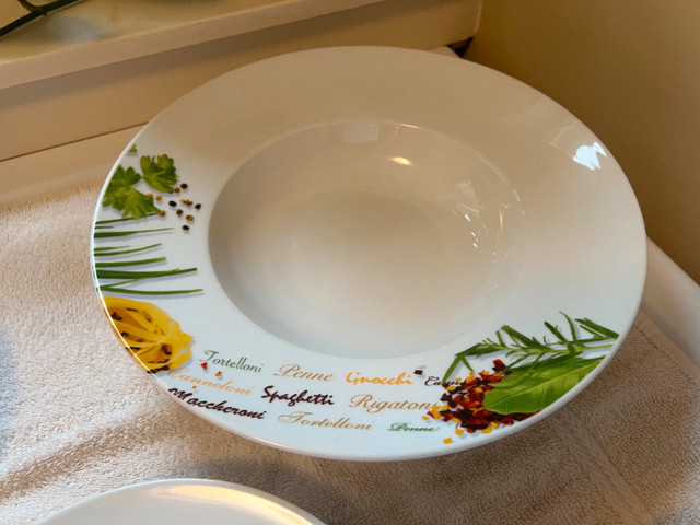 Set of 5 Pasta Bowls in Kitchen & Dining Wares in Vernon - Image 4
