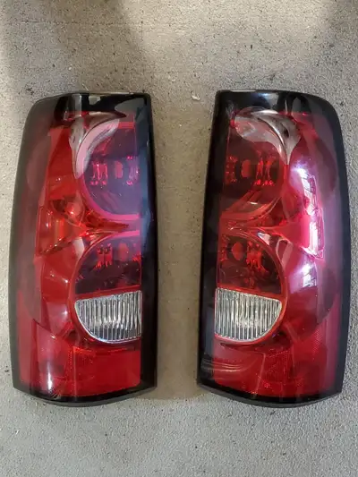 Used Tail Lights Fit for 2003-2006 Chevy Silverado 1500 2500 3500