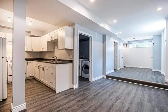 Bright Legal 2 Bedroom Apt