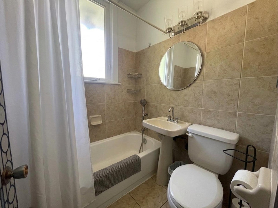 3 Bedroom 1 Bathroom House in Hamilton 2