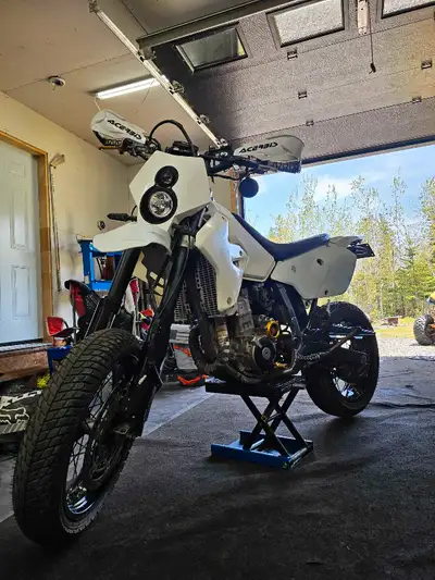 2007 Drz 400 with 440 big bore kit. Wheelie machine 3x3 box mod and a bunch of aftermarket parts. Bi...