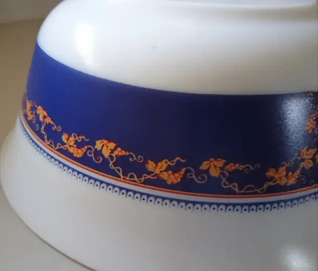 Vintage Rare Arcopal France Milk Glass Bowl with Grapevines in Arts & Collectibles in Oshawa / Durham Region - Image 6