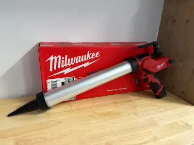 Milwaukee Caulk Gun Kit - M12 (20oz), View more